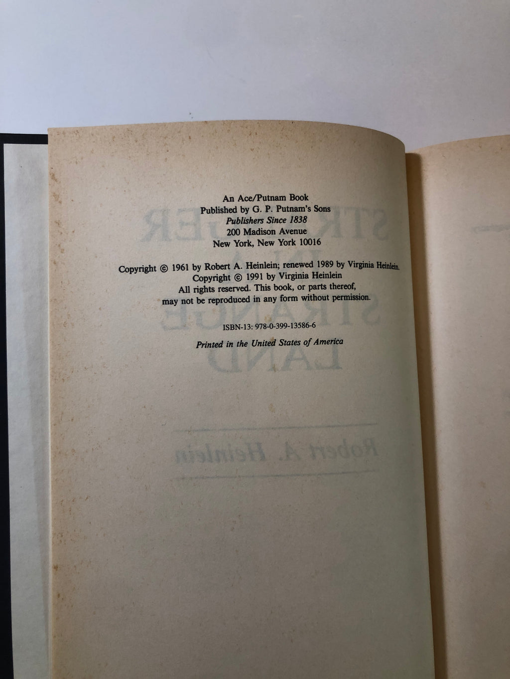 Stranger in a Strange Land by Robert A. Heinlein - Original and Uncut Edition