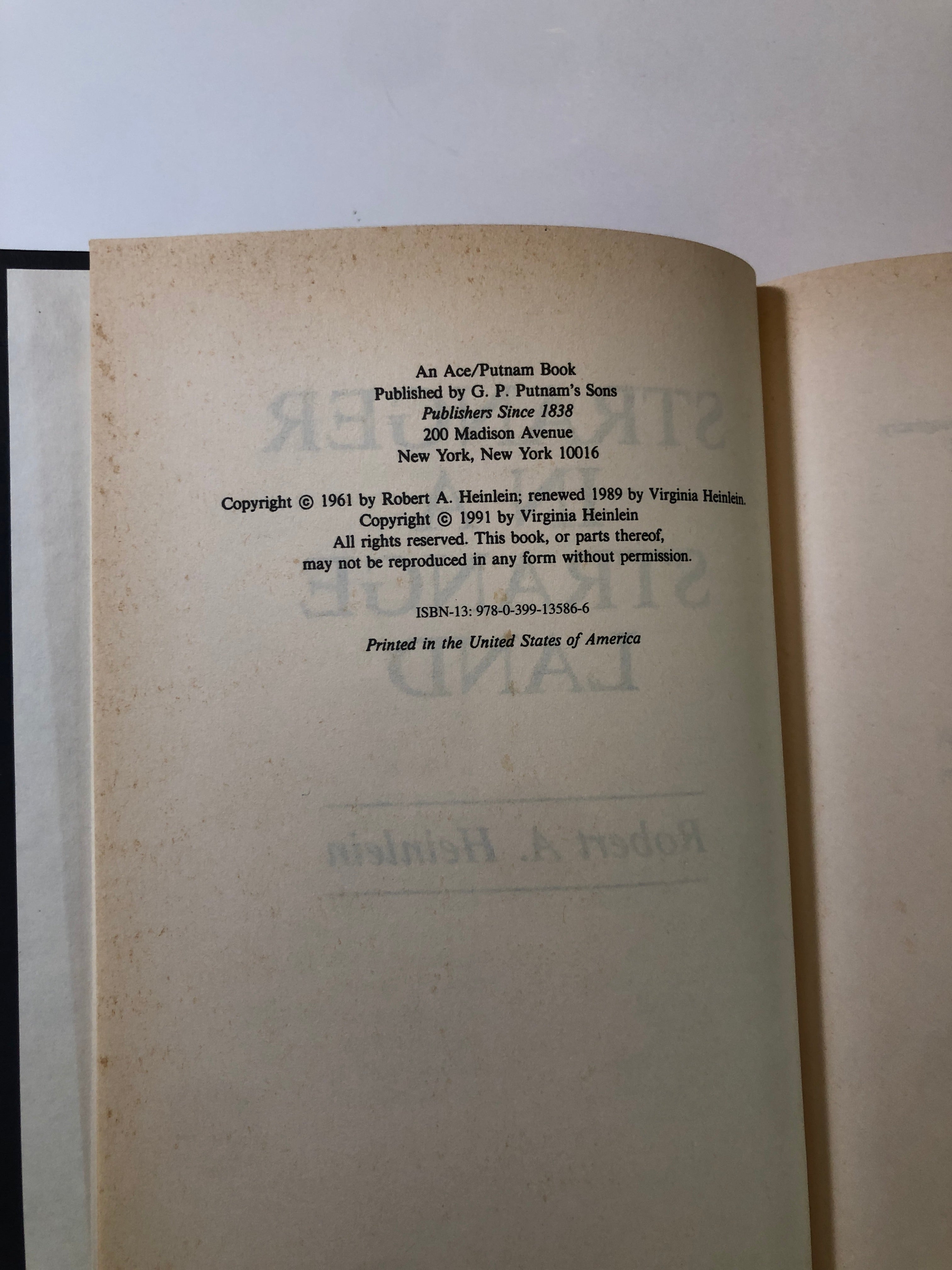 Stranger in a Strange Land by Robert A. Heinlein - Original and Uncut Edition