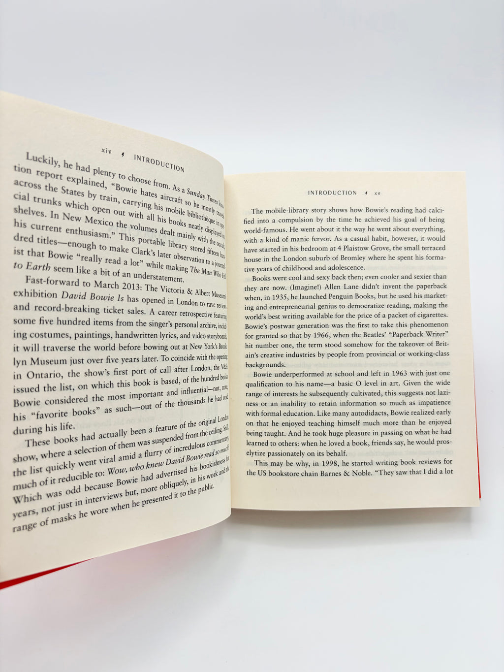 Bowie's Bookshelf - The Hundred Books That Changed David Bowie's Life by John O'Connell