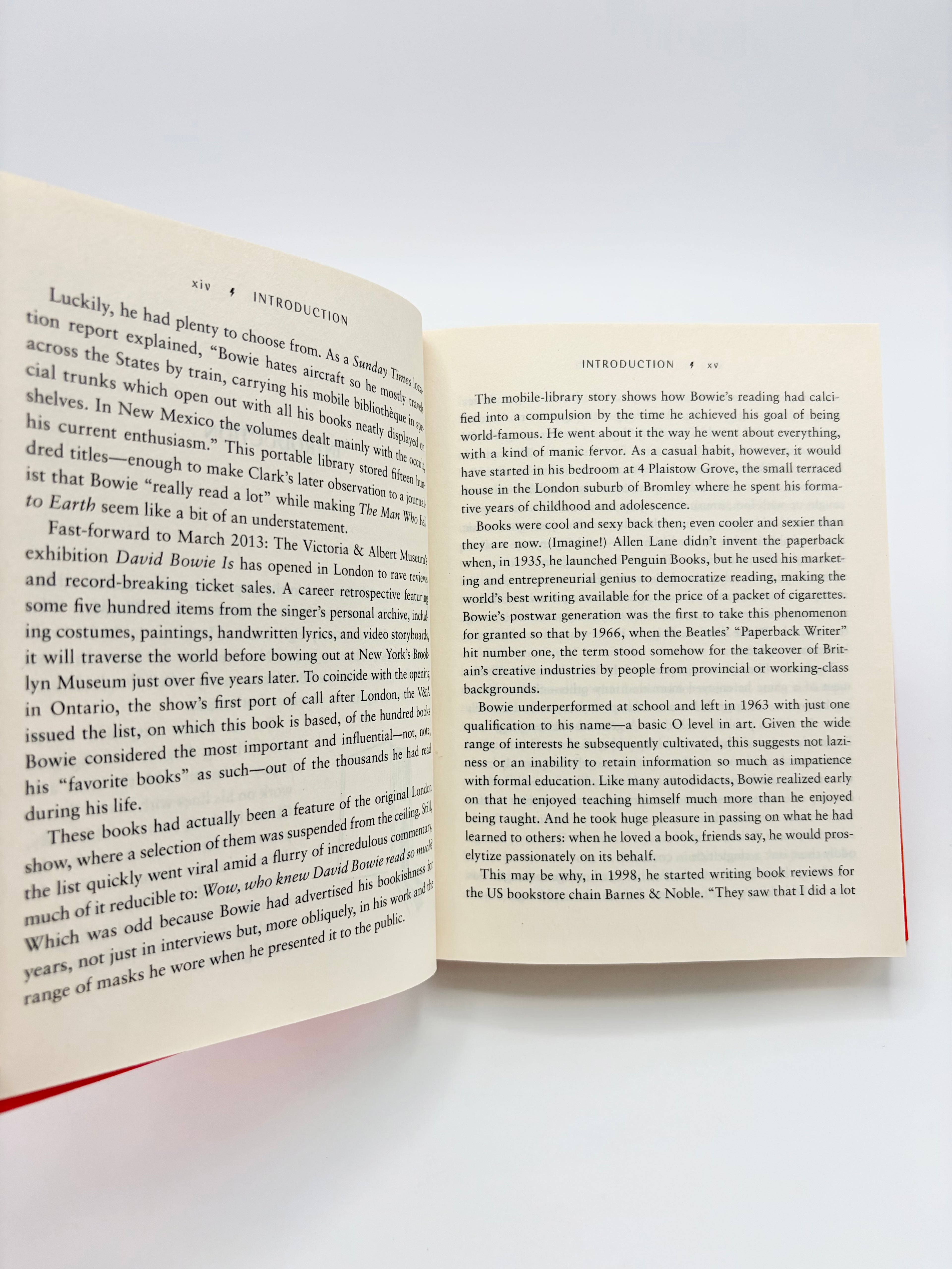 Bowie's Bookshelf - The Hundred Books That Changed David Bowie's Life by John O'Connell