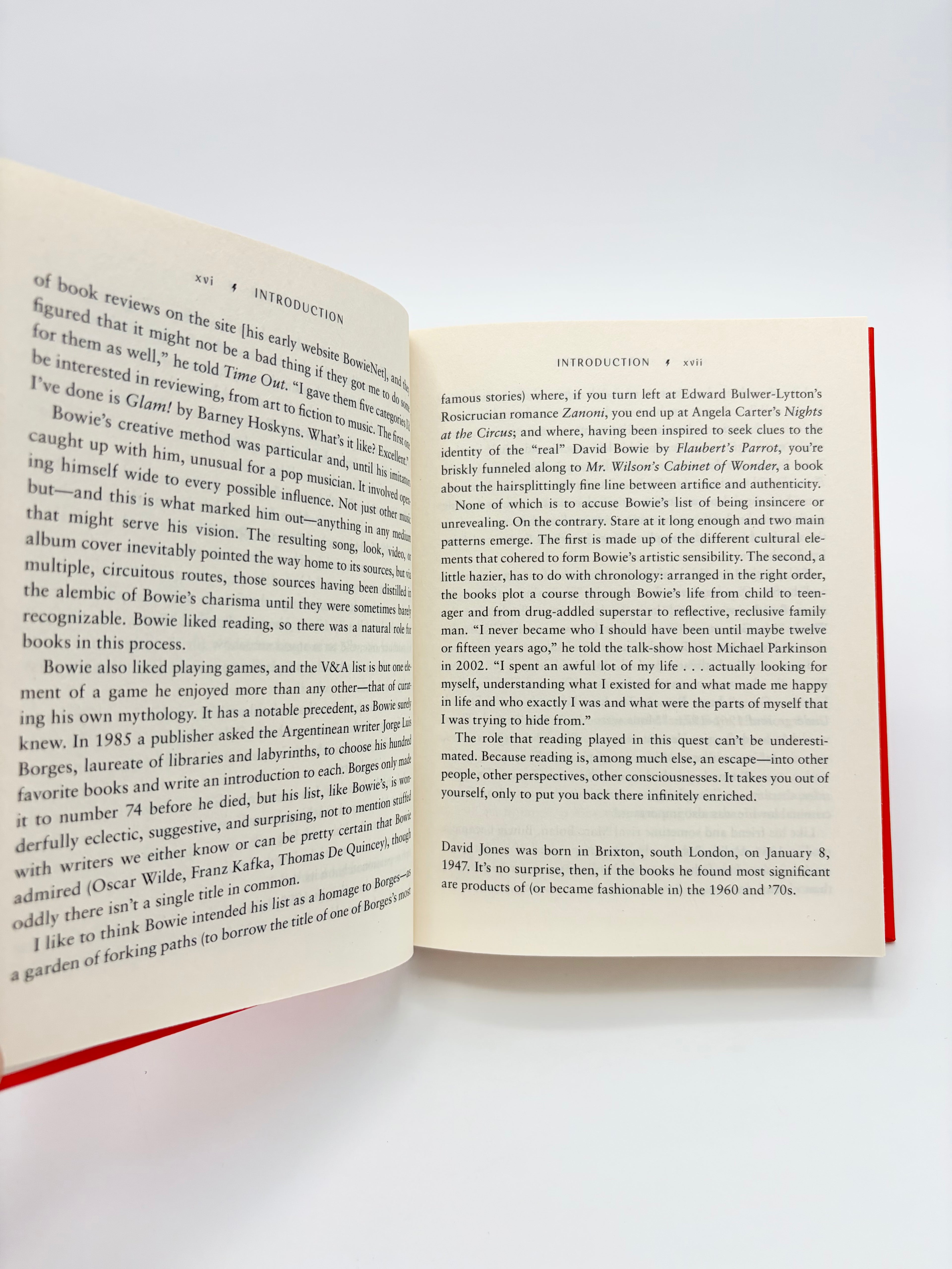 Bowie's Bookshelf - The Hundred Books That Changed David Bowie's Life by John O'Connell