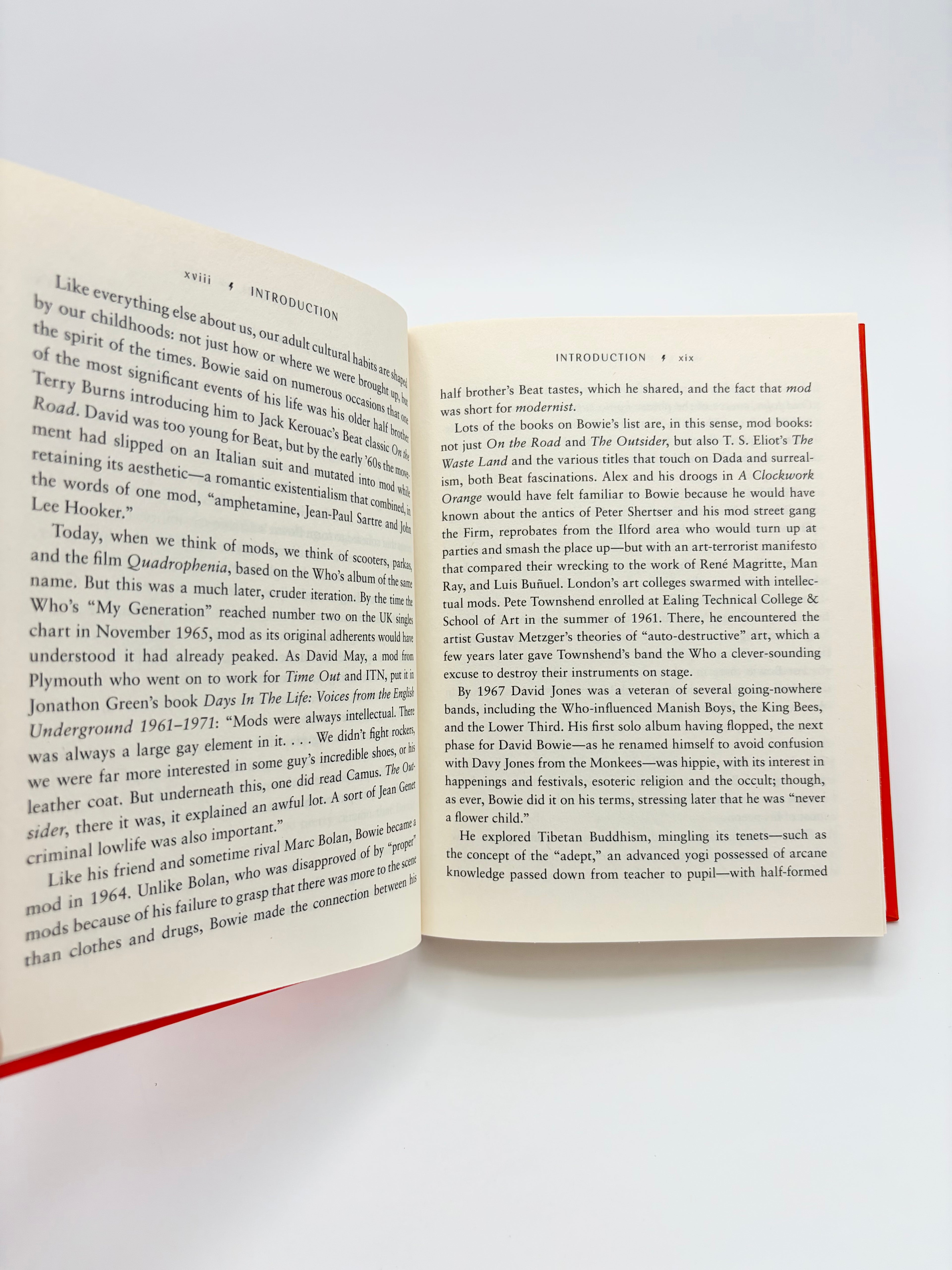 Bowie's Bookshelf - The Hundred Books That Changed David Bowie's Life by John O'Connell