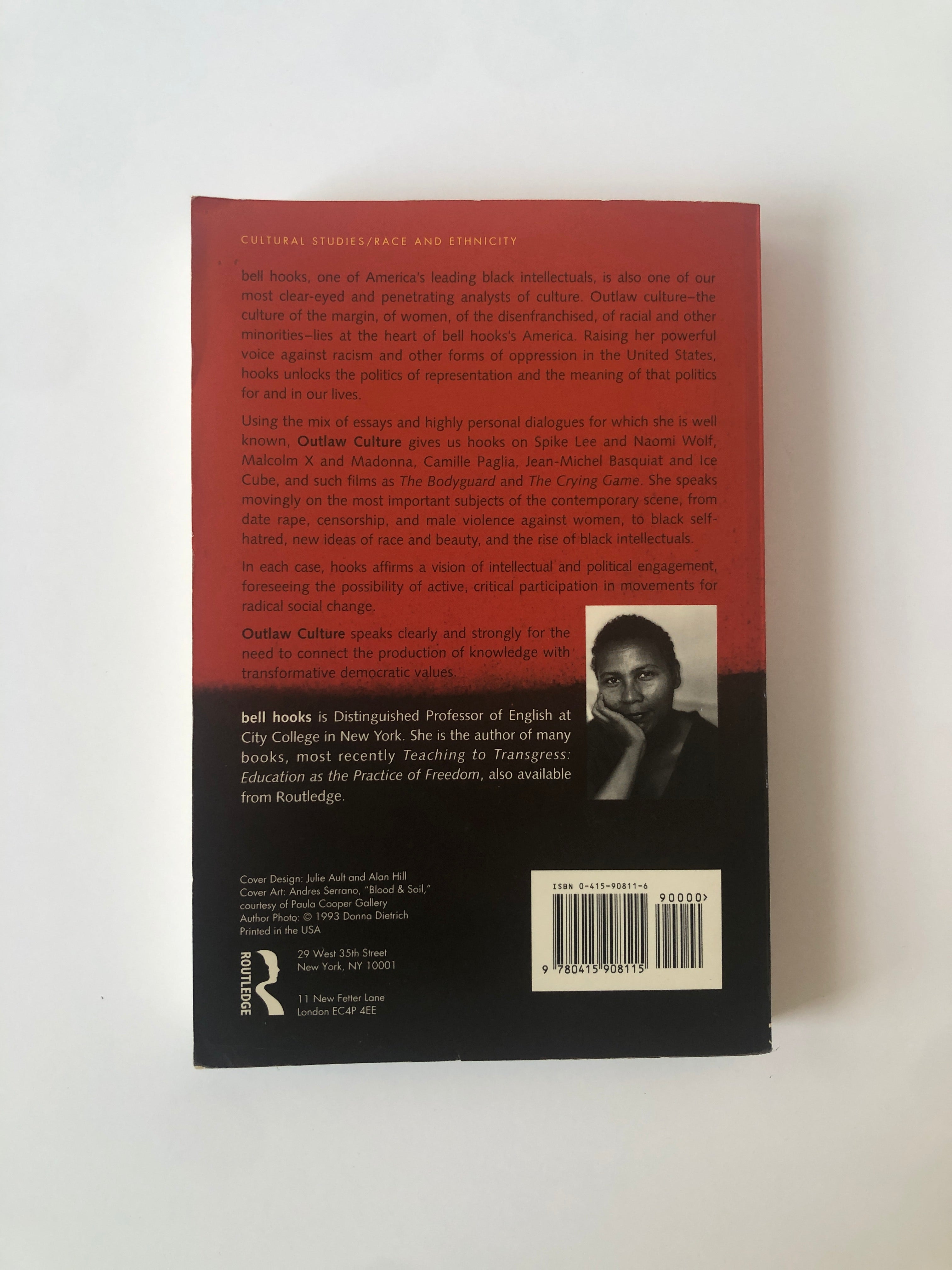 Outlaw Culture - Resisting Representations by bell hooks