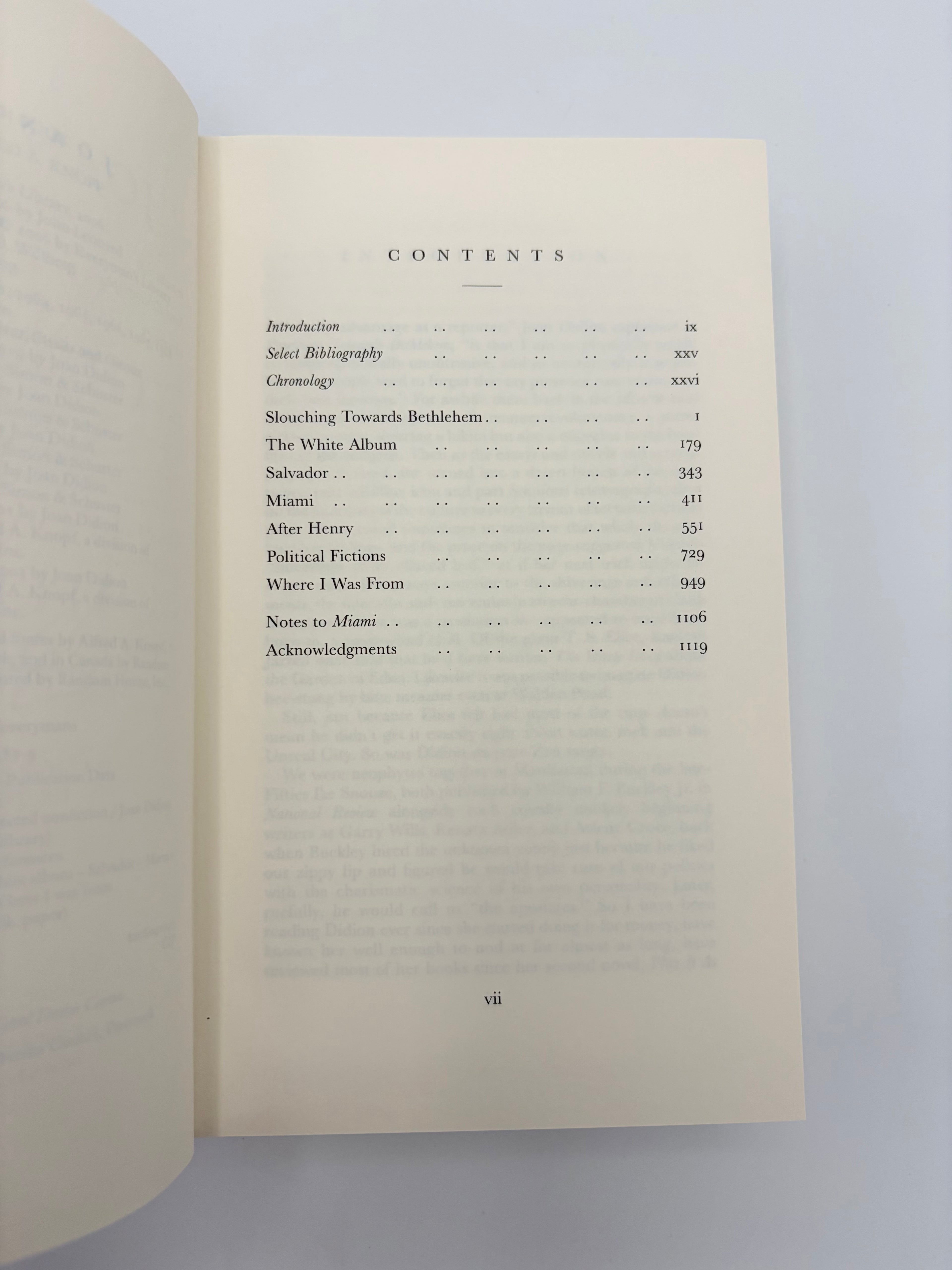 We Tell Ourselves Stories in Order to Live - Collected Nonfiction by Joan Didion